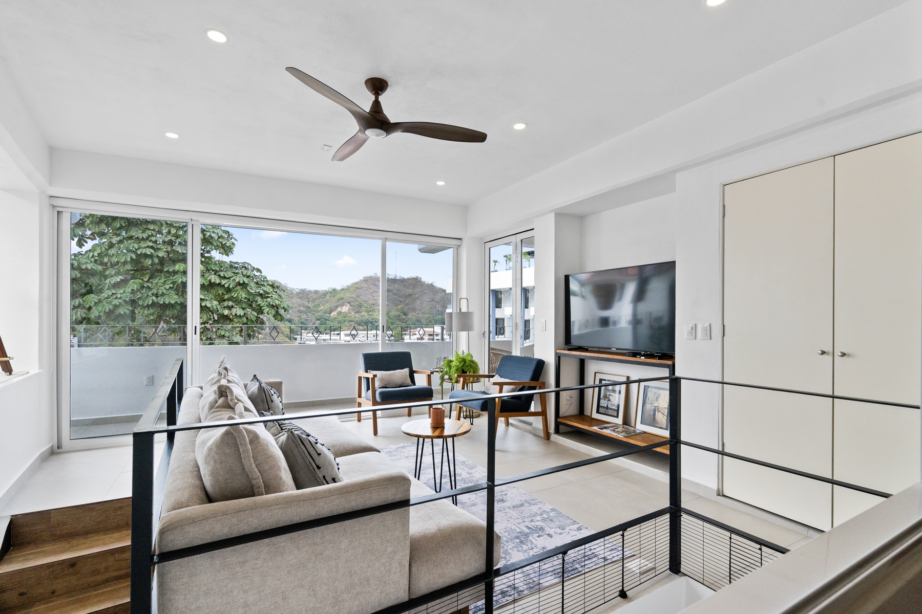Condo Bruno, Alta Vista