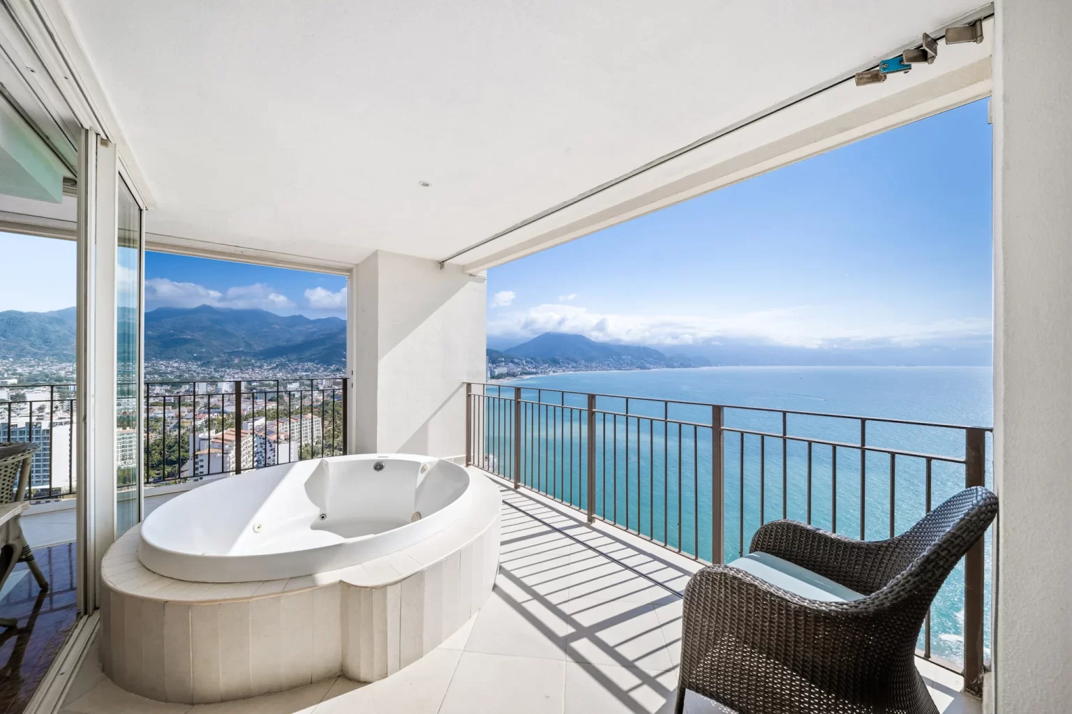 Grand Venetian 2604, photos 3