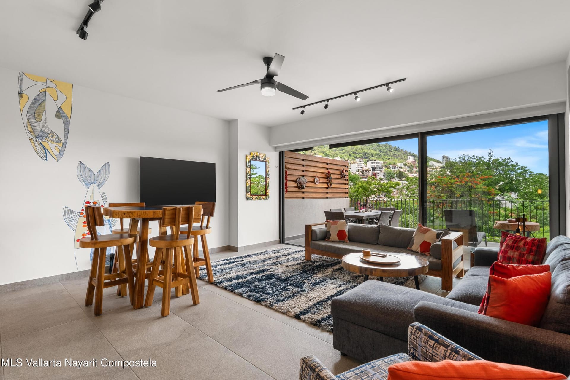 Oasis 207, photos 1