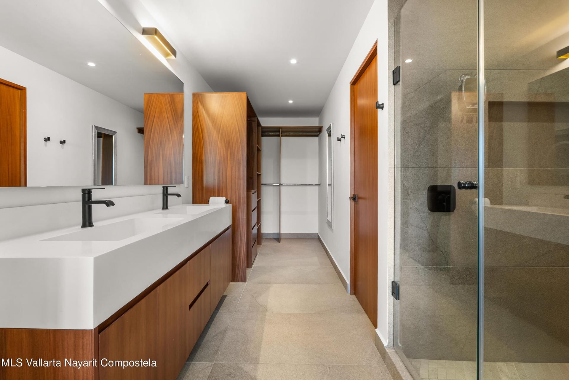 Oasis 207, photos 8